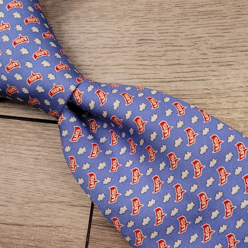 VINEYARD VINES Blue Red Whimsical‎ Clouds US BANK Logo Pattern Mens Silk Tie